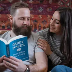 Co to daddy issues i jak naprawdę wpływają na Twoje związki? Rady