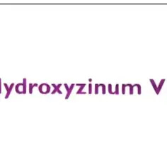 Napis "Hydroxyzinum VP" w kolorze fioletowym. Czy hydroksyzyna jest na receptę? Ten lek może wymagać recepty.