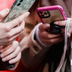 Jak poznać dziewczynę przez internet? Oto 9 metod, które działają!