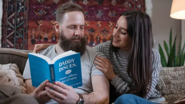 Co to daddy issues i jak naprawdę wpływają na Twoje związki? Rady