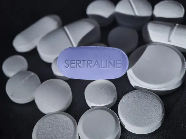 Sertralina 50 mg - dawkowanie, działanie i najważniejsze ostrzeżenia