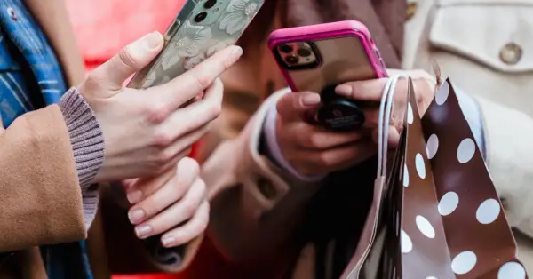 Jak poznać dziewczynę przez internet? Oto 9 metod, które działają!